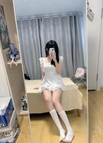 飽飽：156cm 45kg  C 21歲