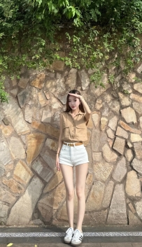 奈奈：162cm 44kg  C 24歲