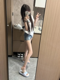 星星：160cm 44kg  B 22歲