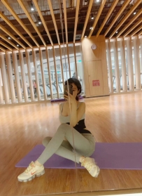 董董：160cm 46kg  D 27歲